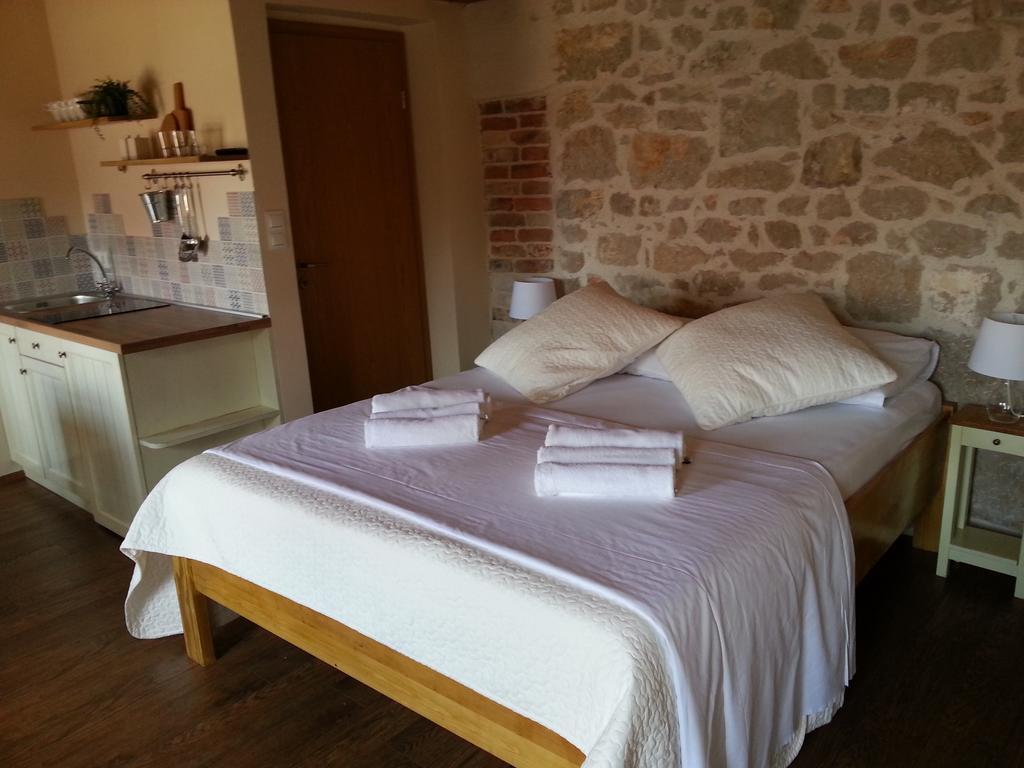 Ferienwohnung Dvori Svetog Mihaela Šibenik Zimmer foto