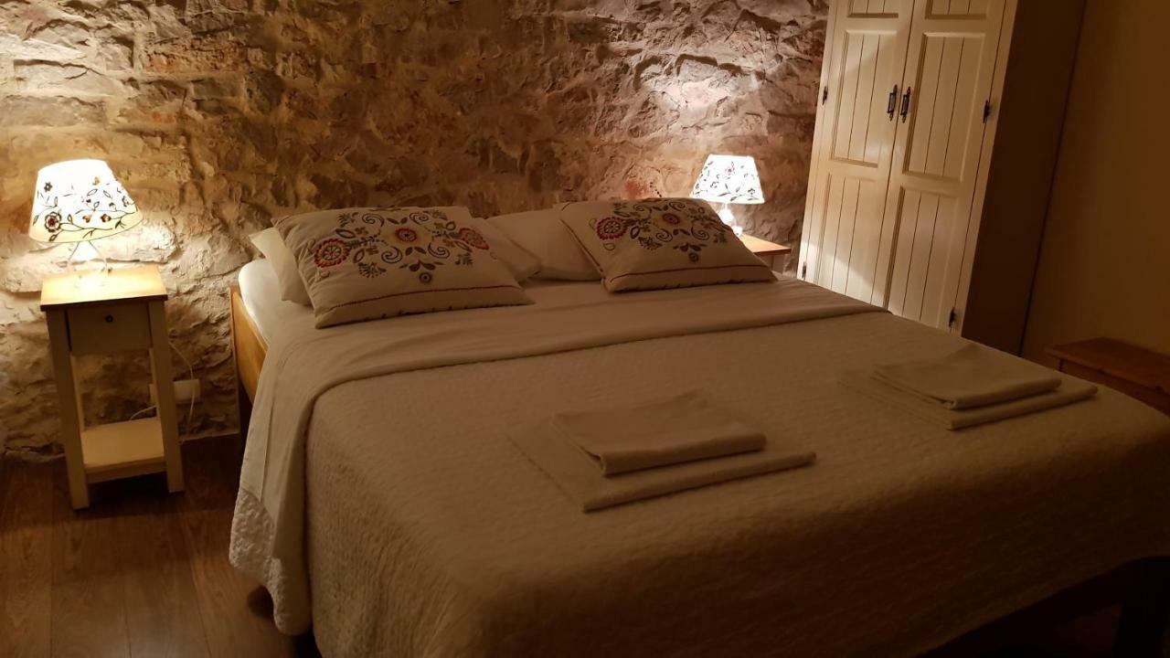 Ferienwohnung Dvori Svetog Mihaela Šibenik Exterior foto