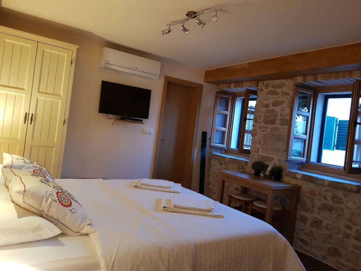 Ferienwohnung Dvori Svetog Mihaela Šibenik Exterior foto
