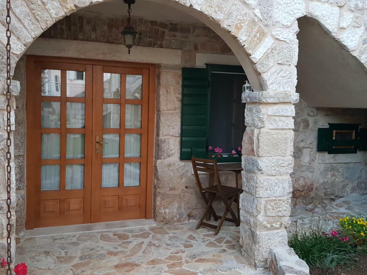 Ferienwohnung Dvori Svetog Mihaela Šibenik Exterior foto